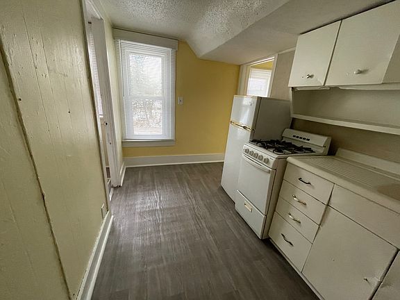 2nd image of 28 Broad St S #5