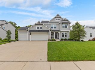 6664 Inwood Ridge Dr, Rockford, MI 49341