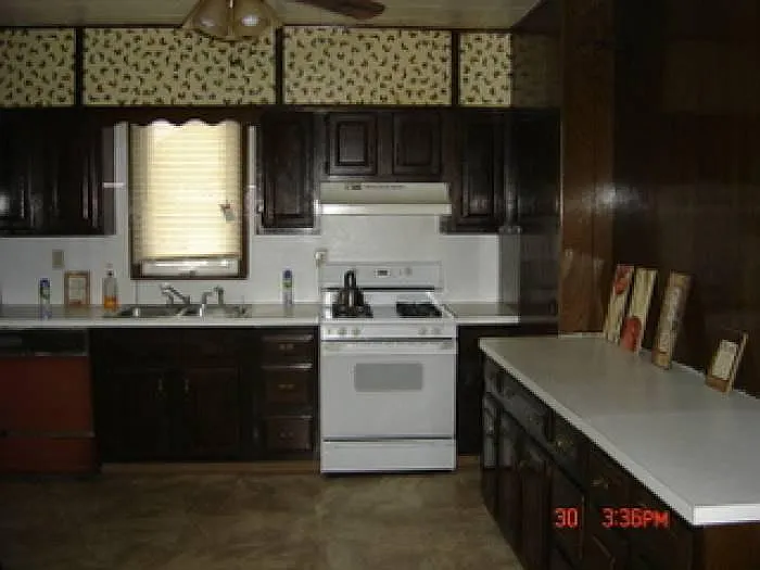 268 Bates St — Photo 8