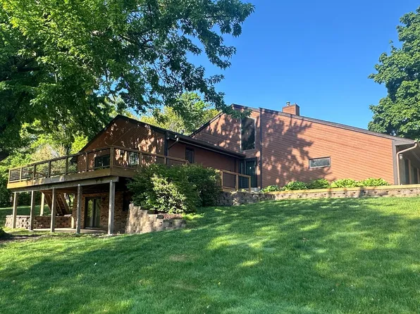 332 Brooks Ave E, Little Canada, MN 55117