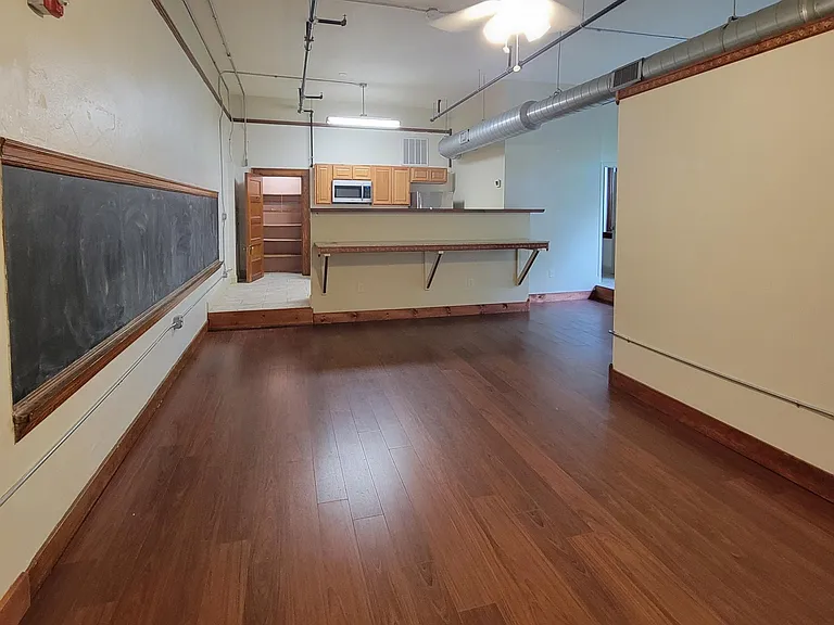 132 Franklin St #202 — Photo 2