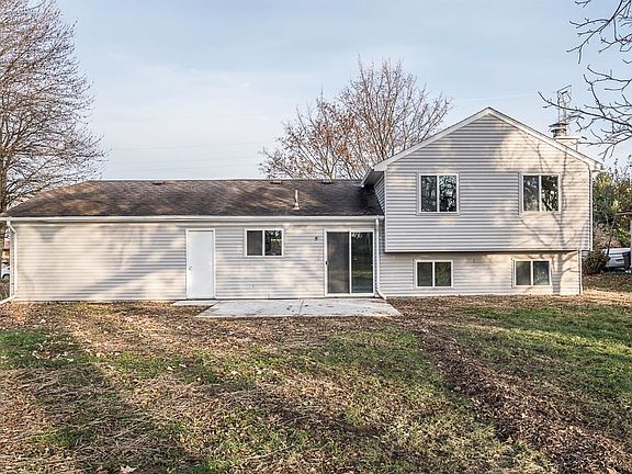 3rd image of 3982 Beech Dr