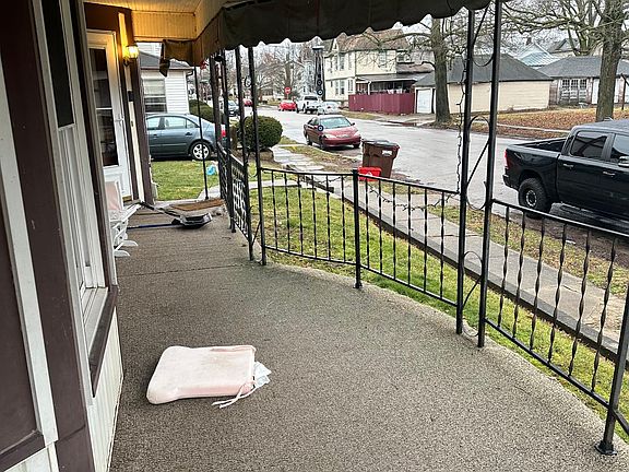4th image of 400 Wayne Ave #A