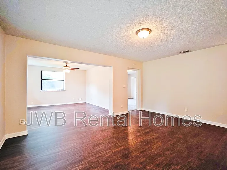 3375 Aldridge Rd E — Photo 6