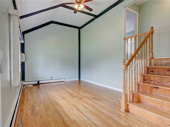 4th image of 10 Meadowbrook Dr
