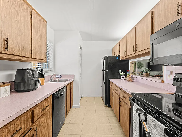 866 SW 9th Ave #201 — Photo 6