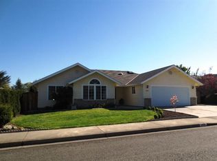 985 NW Cooke Ave, Grants Pass, OR