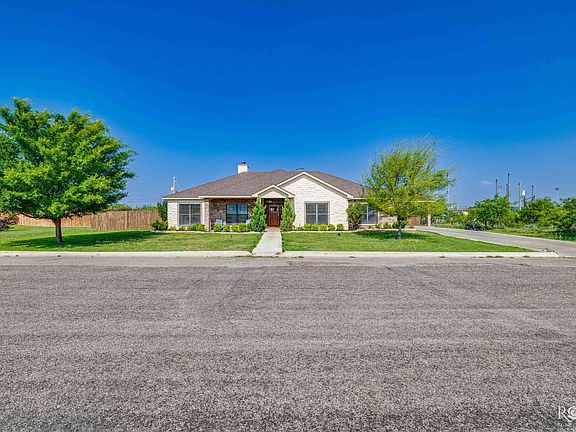 3rd image of 113 Country Club Dr