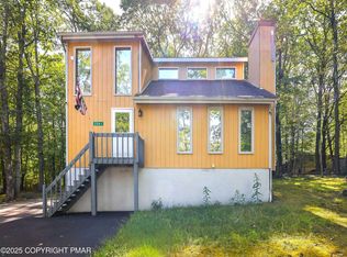 2041 Candlewood Dr, East Stroudsburg, PA 18301