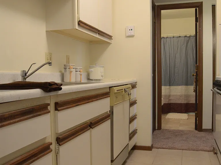 Cambridge Woods Apartments — Photo 45