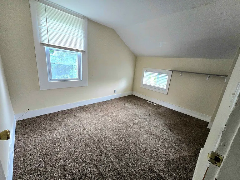 272 W William St — Photo 3