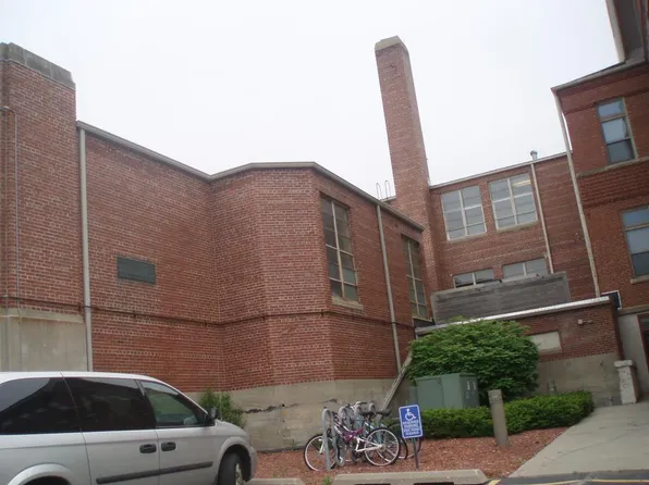 413 6th Ave APT 304, New Glarus, WI 53574