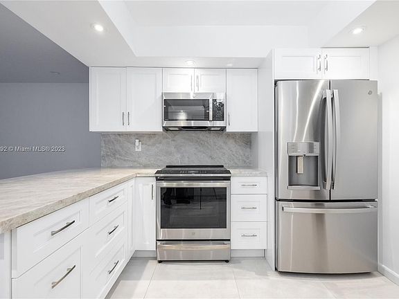 3rd image of 1318 Castile Ave