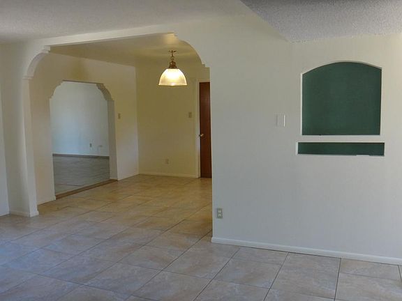 2nd image of 11601 La Cueva Ln NE