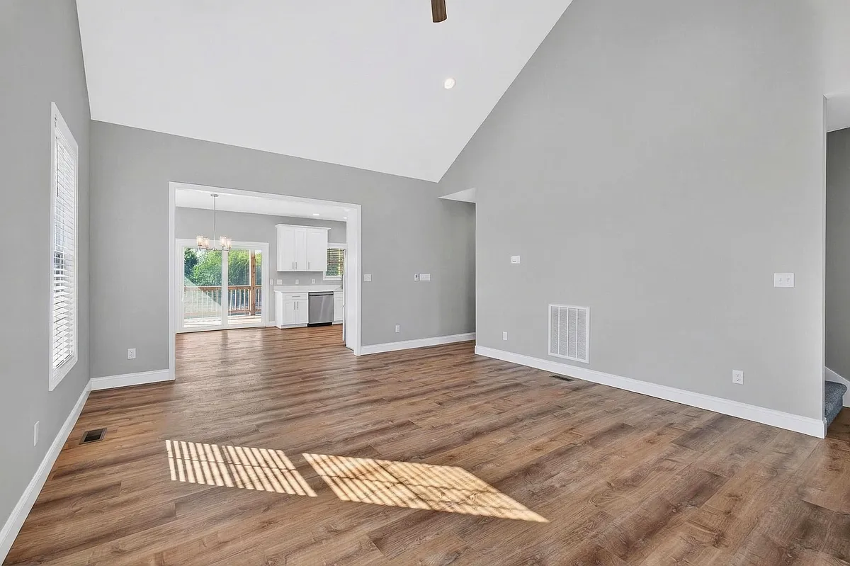 Building Photo - 7239 Hilliard Ct