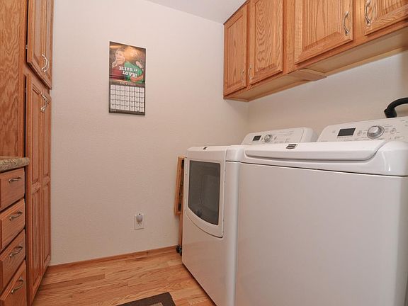 4th image of 227 Autumn Ln