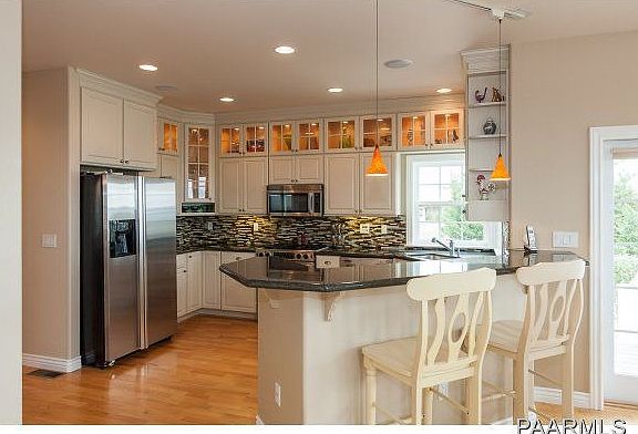 5th image of 874 N Lakeview Dr
