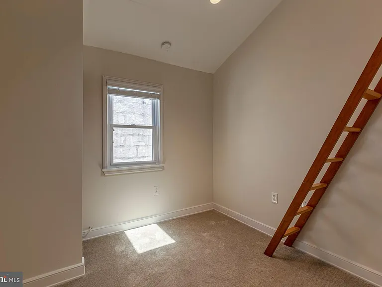 1439 E Oxford St — Photo 21