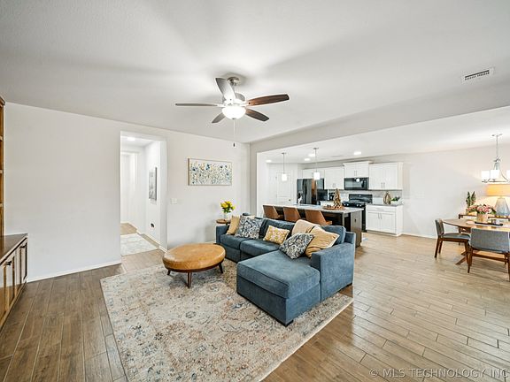 3rd image of 14321 S Harvard Pl