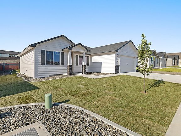 3rd image of 218 Packer St