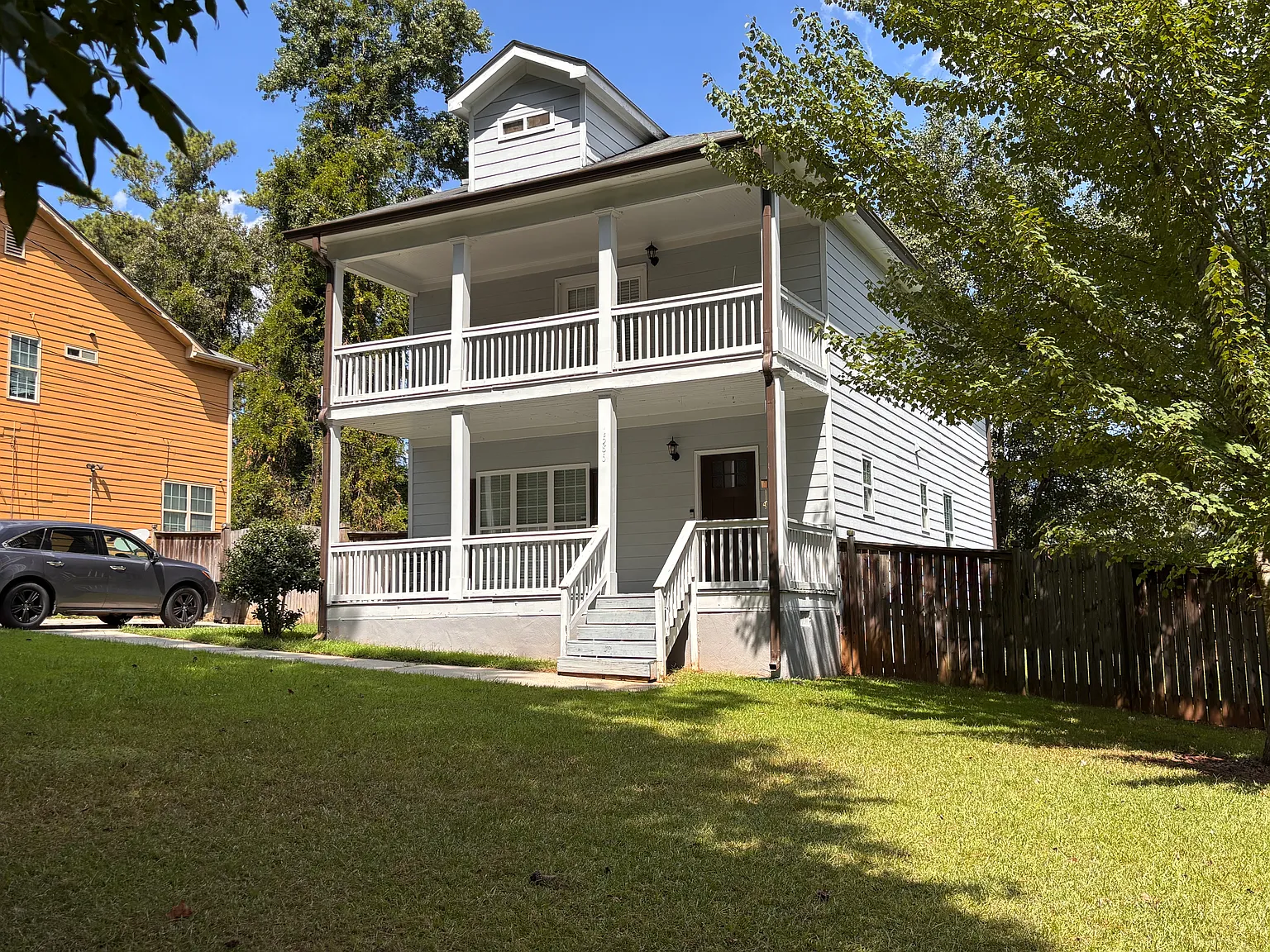 3 bed, 2.5 bath, 1968 sqft, $2,200 — Photo 2