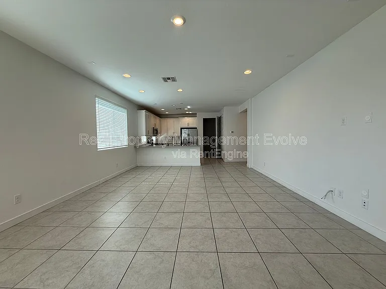 6324 W Warner St — Photo 9