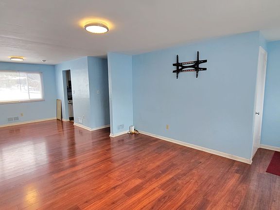 5th image of 375 Carmen Dr