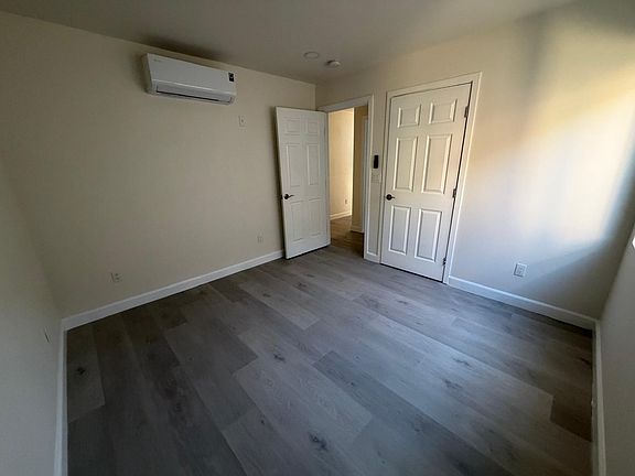 5th image of 18405 Devlin Ave