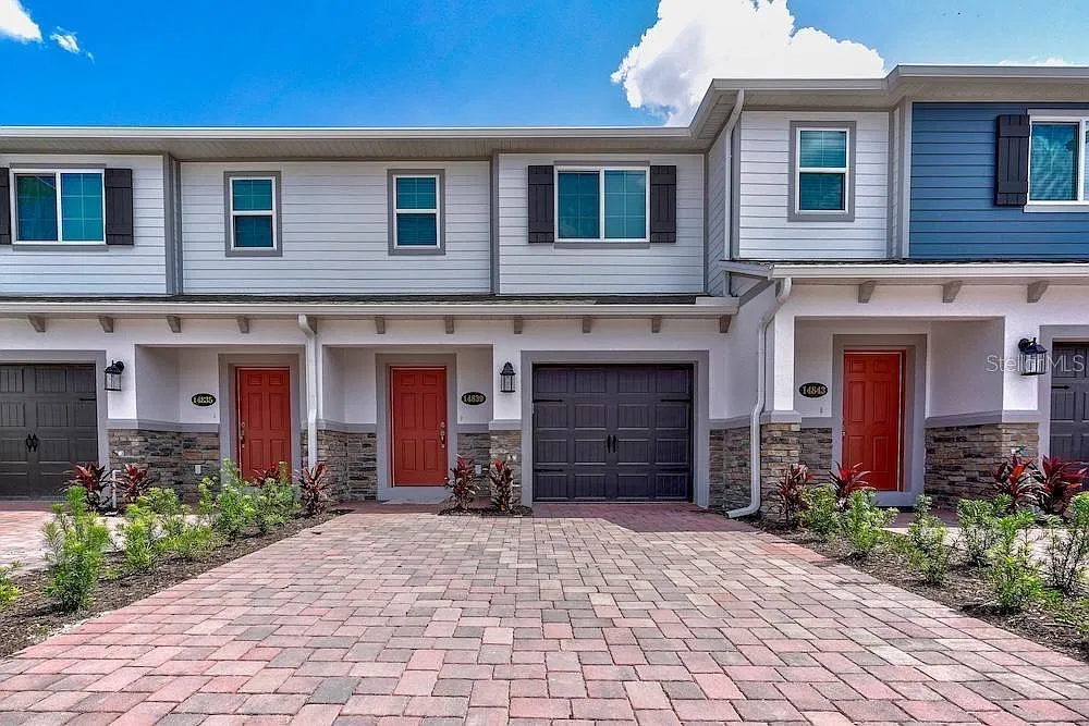 3 bed, 2.5 bath, 1484 sqft, $2,490 — Photo 1