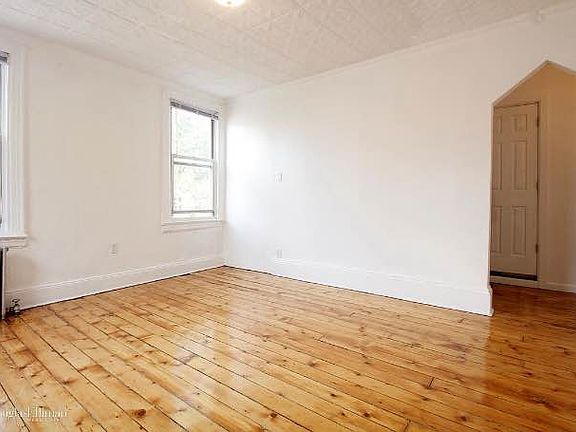 4th image of 275 Leonard St #3