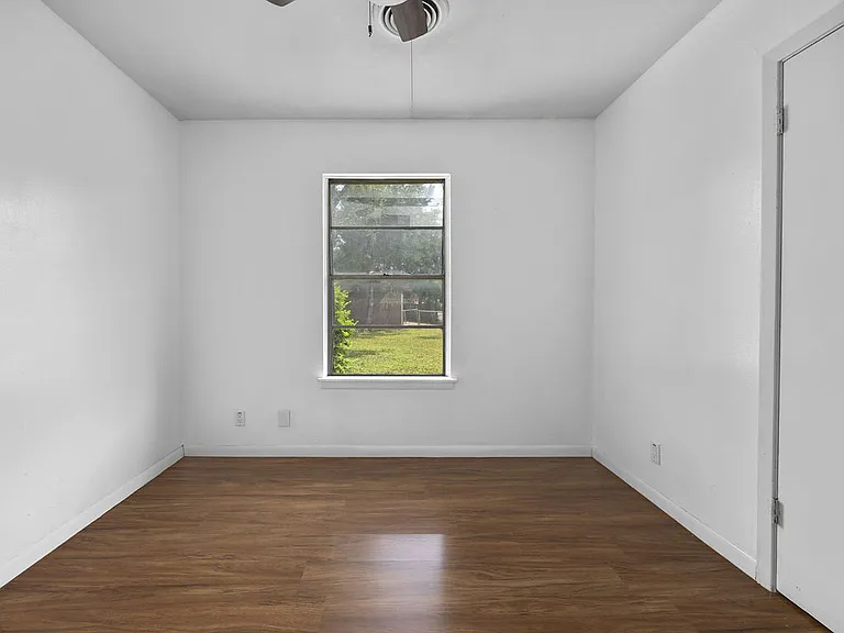 8011 Pistol Ln — Photo 15