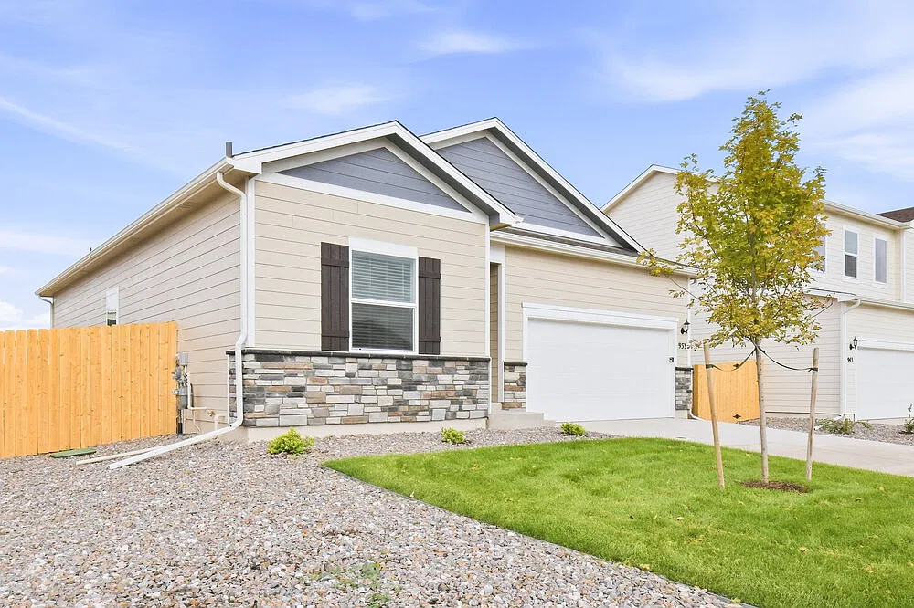 4 bed, 2.5 bath, 2171 sqft, $2,770 — Photo 3