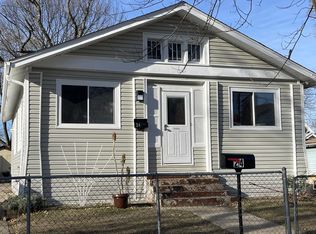 24 N Victory St, Waukegan, IL 60085