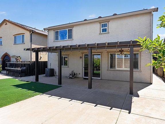 4th image of 4076 Branigan Lake Way