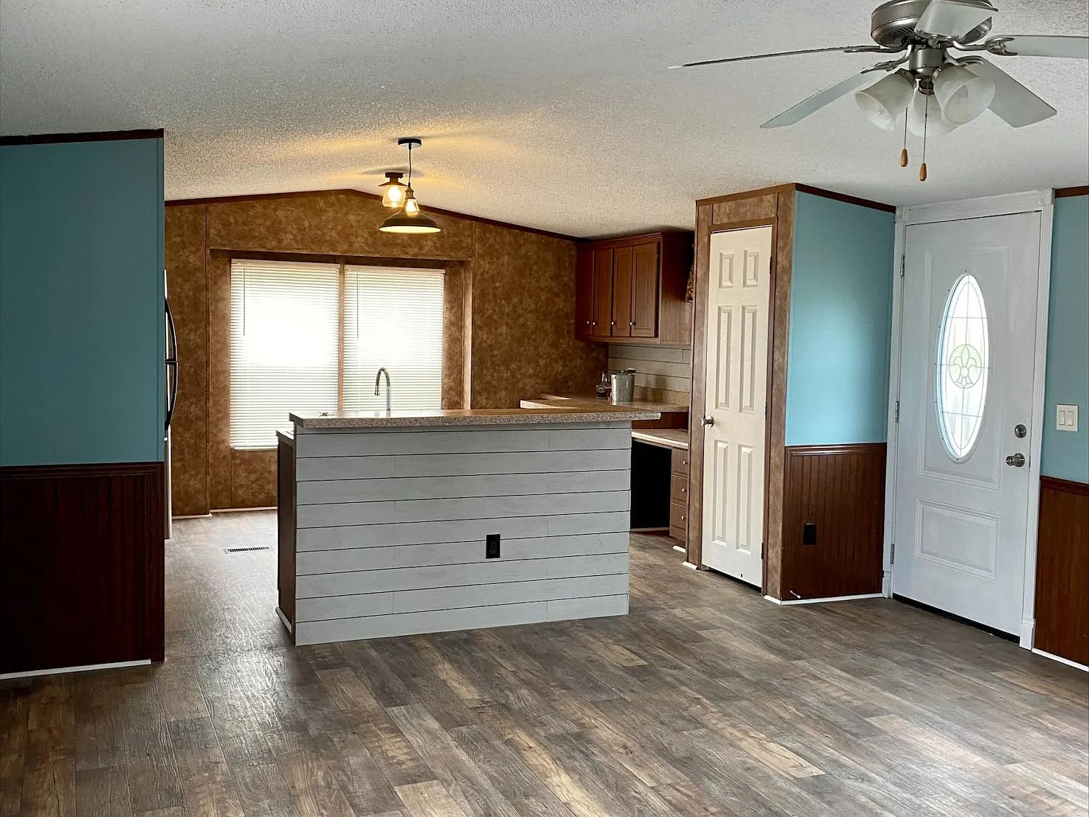 138 Oak Grove Ln W — Photo 3