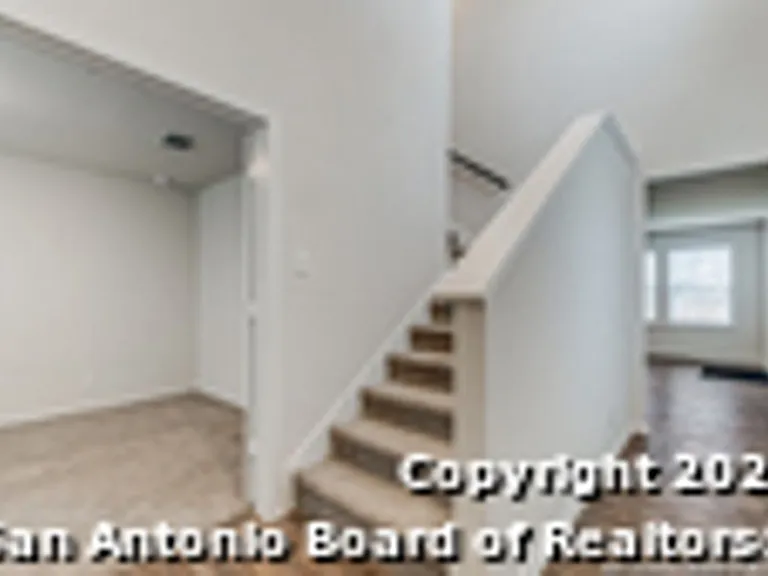 9558 Ranch Loop — Photo 2