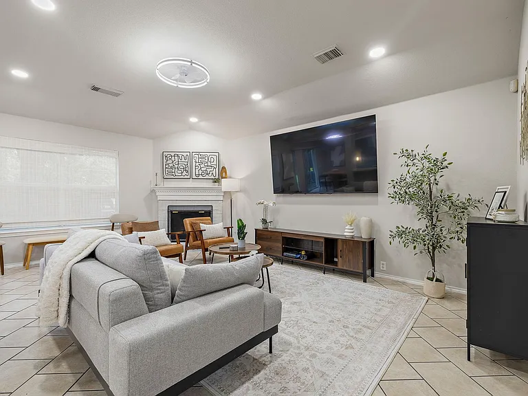 2109 Kimra Ln — Photo 4