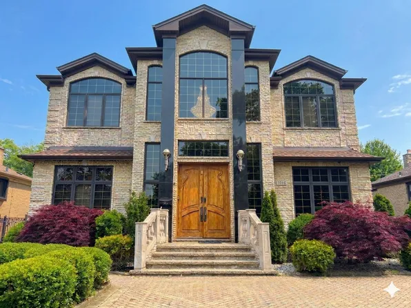 7016 N East Prairie Rd, Lincolnwood, IL 60712
