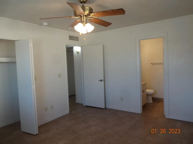 1122 Shorewood Cir — Photo 11