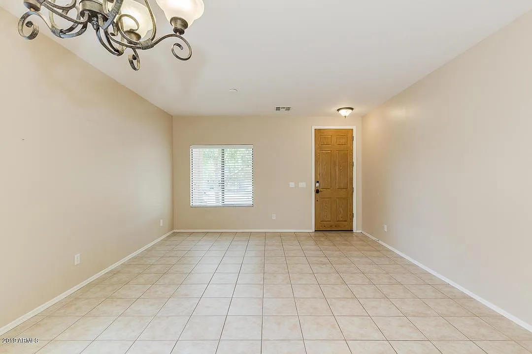 4 bed, 2.5 bath, 2441 sqft, $2,250 — Photo 4