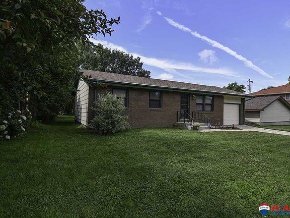 3rd image of 4821 Claire Ave