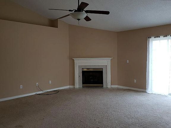 3rd image of 1454 Elkhart Cir