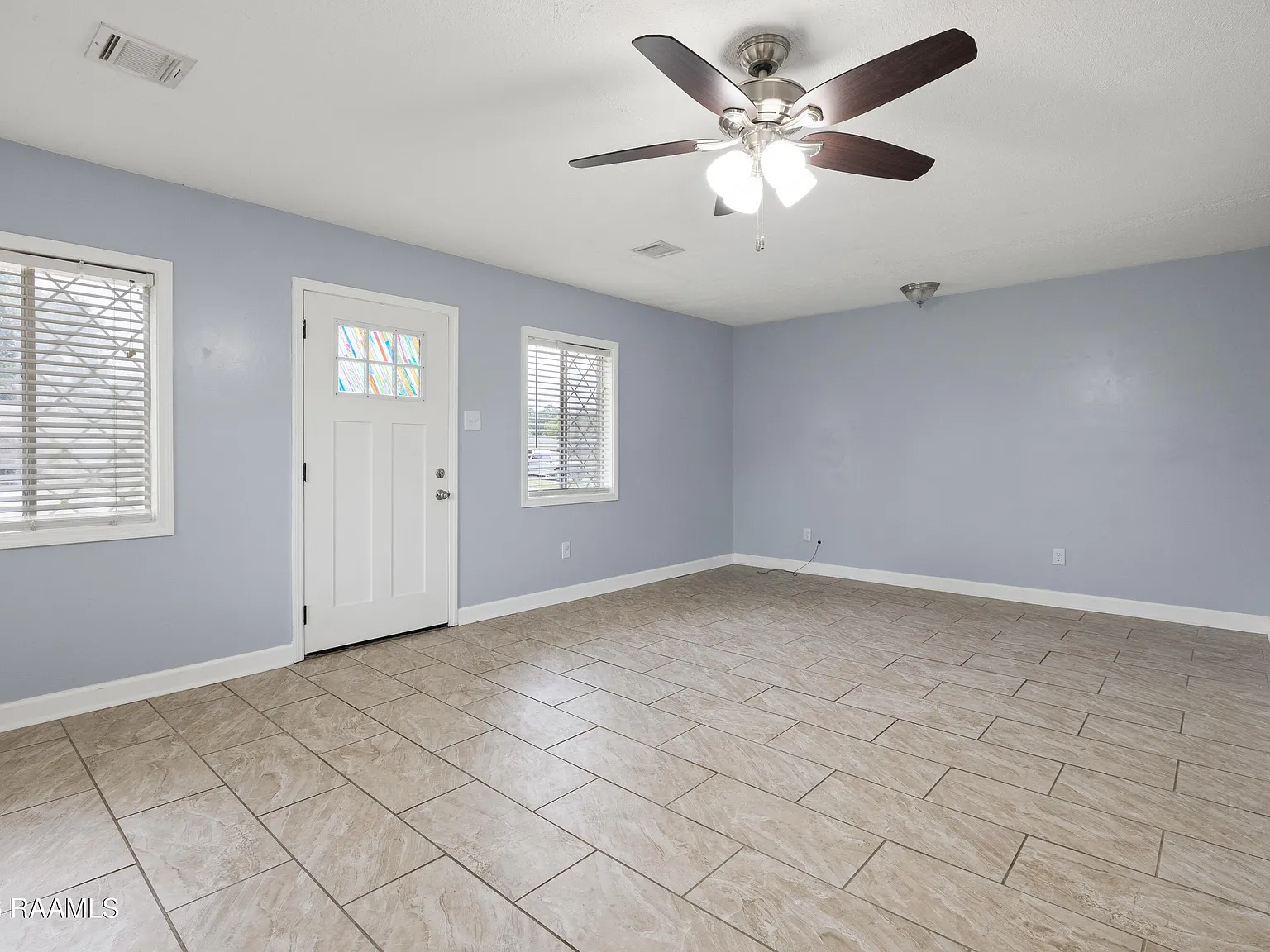 4 bed, 1980 sqft, $1,825 — Photo 3