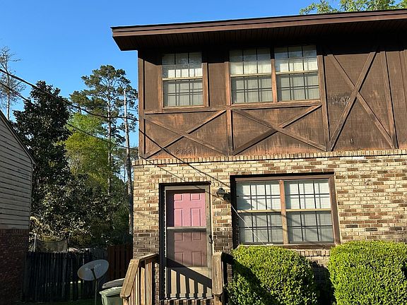 2nd image of 2322 Claremont Ln