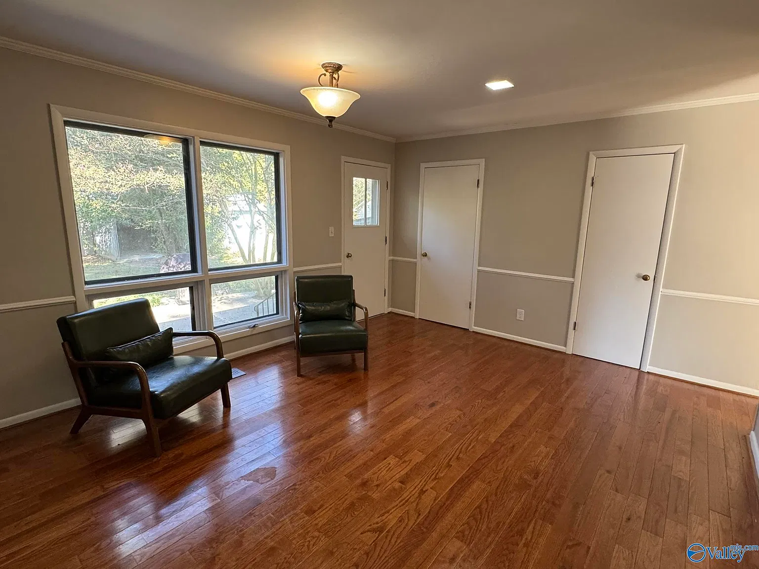 4 bed, 3.0 bath, 2460 sqft, $1,975 — Photo 4