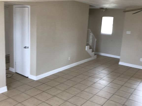 2nd image of 1928 Spiceberry Ln