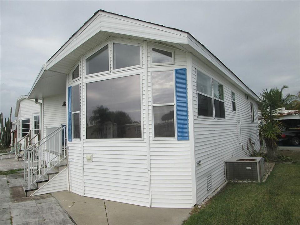 1st image of 6656 SE 51st Ln