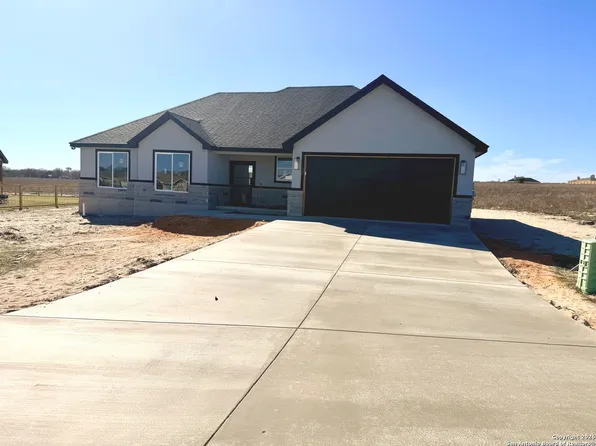 133 Merion, La Vernia, TX 78121