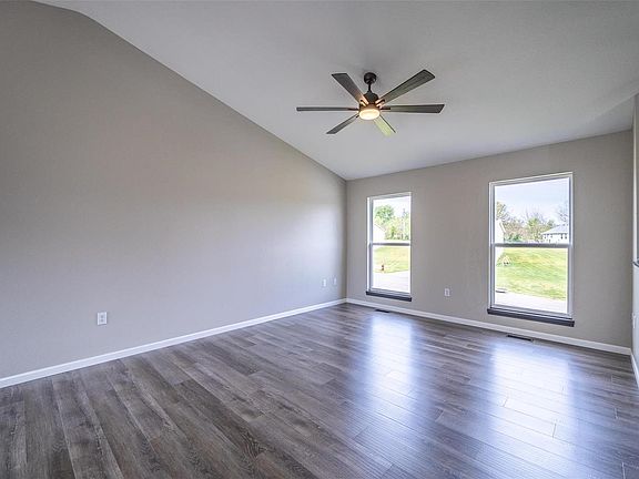 5th image of 622 Twin Valley Dr