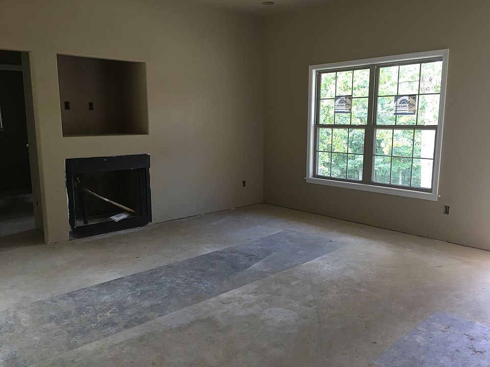 1st image of 12 Sullivan Dr